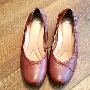 Nurture Camel Wedge size 8